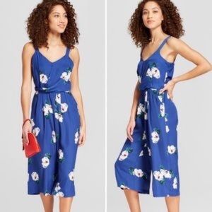 TARGET NWT Cropped blue floral romper B2